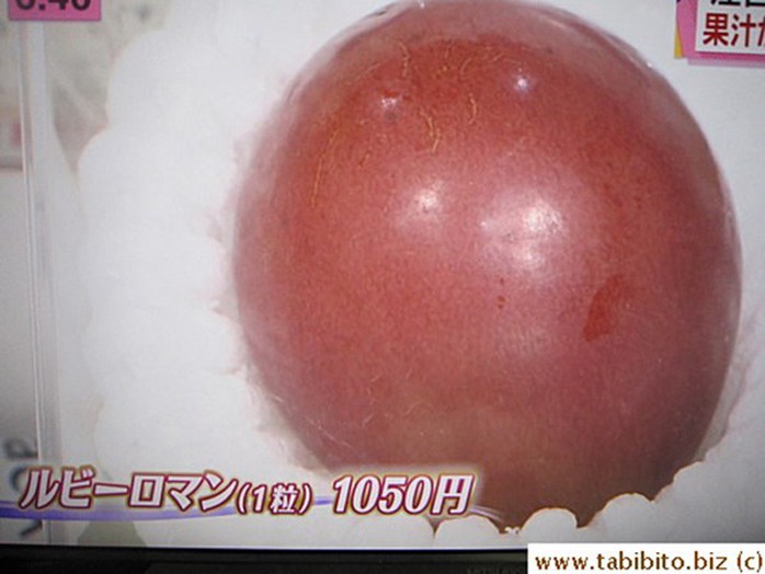 Cũng vì rất đắt nên Ruby Roman thường được bán từng quả rời Cũng vì rất đắt nên Ruby Roman thường được bán từng quả rời