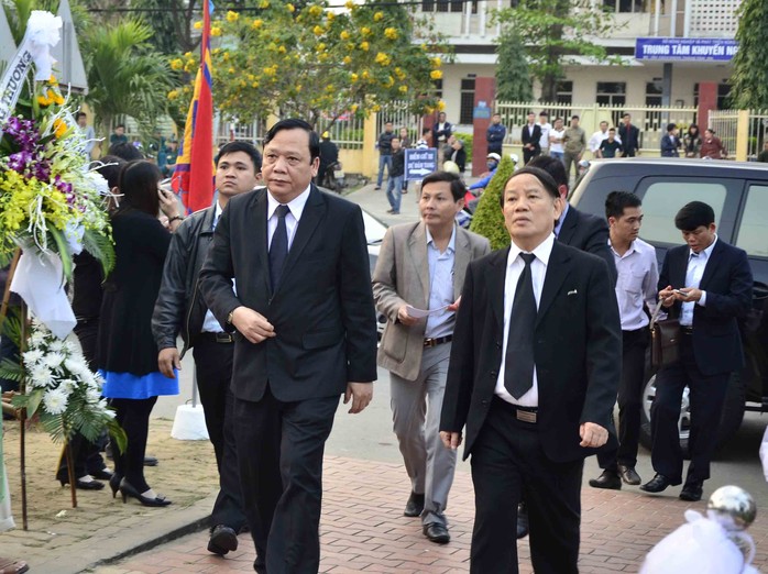 Ông Huỳnh Ngọc Sơn - Phó Chủ tịch Quốc hội và ông HUỳnh Nghĩa - Trưởng đoàn đại biểu Quốc hội Đà Nẵng