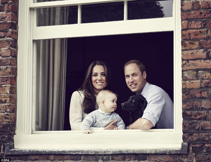 Gia đình nhỏ 3 người của hoàng tử William nay đã có thêm thành viên mới