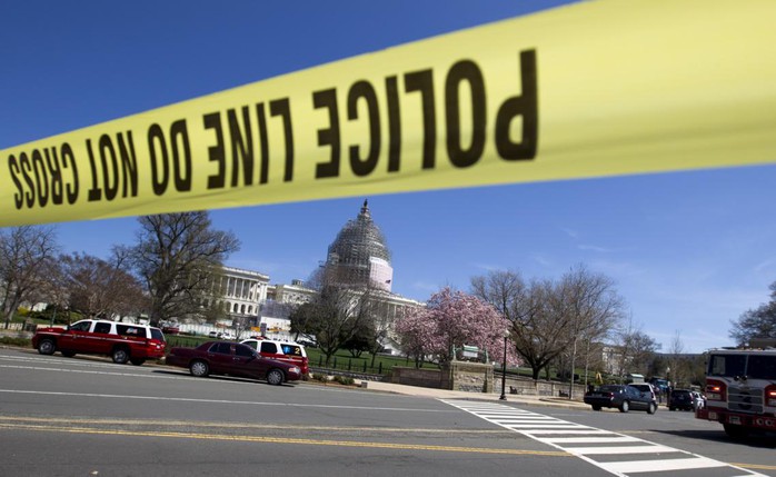 Cảnh sát phong tỏa đồi Capitol ngay sau vụ một người đàn ông nổ súng tự sát