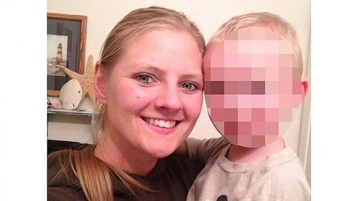 Cô Veronica Rutledge và cậu con trai 2 tuổi trước khi bị bắn thiệt mạng. Ảnh: Facebook