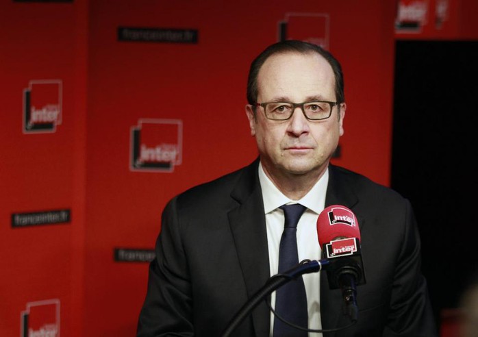 Tổng thống Pháp Francois Hollande phát biểu trên đài phát thanh France-Inter hôm 5-1. Ảnh: AP