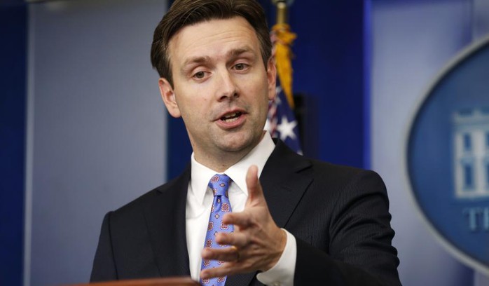 Phát ngôn viên Nhà Trắng Josh Earnest. Ảnh: AIM