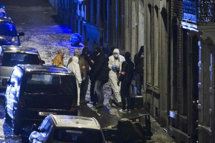 Cảnh sát Bỉ trấn áp khủng bố hôm 15-1. Ảnh: Reuters