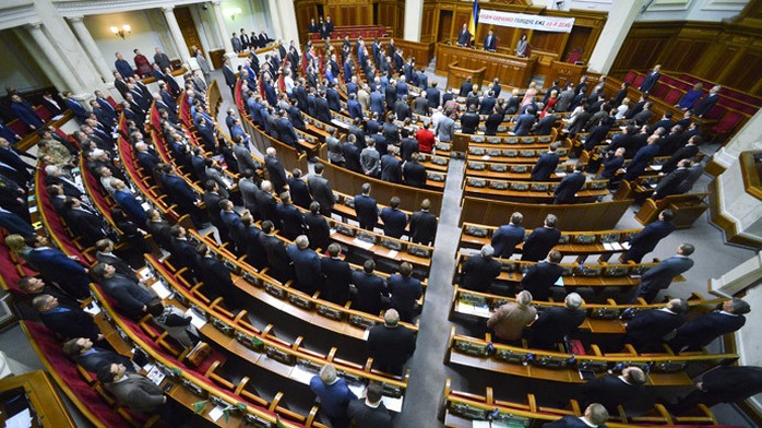 Quốc hội Ukraine thông qua luật cho phép bắn binh sĩ đào ngũ hôm 5-2. Ảnh: RIA Novosti