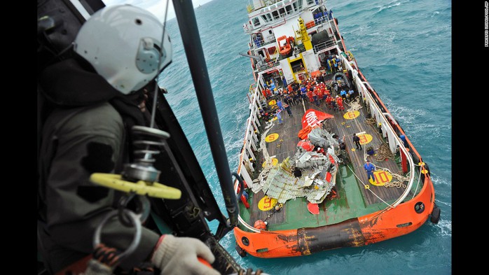 Công tác tìm kiếm, cứu hộ AirAsia QZ8501  vẫn đang tiếp tục. Ảnh: AP