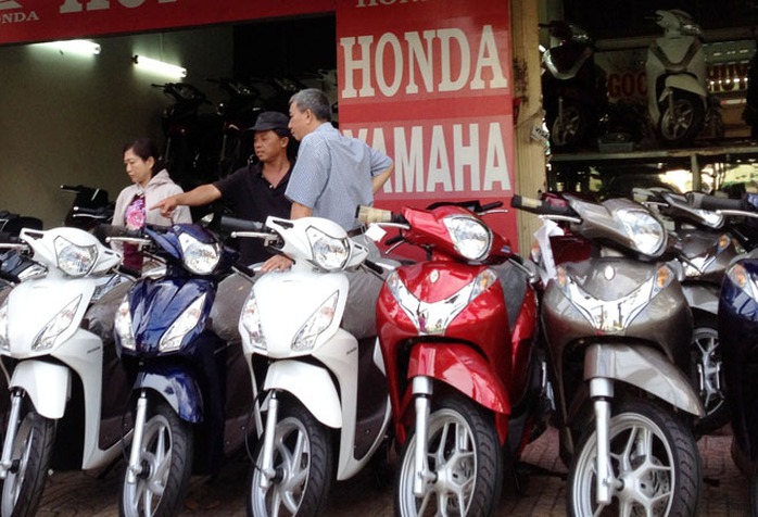 Các cửa hàng lấy lý do khan hàng để giá xe máy lên cao vào dịp cuối năm