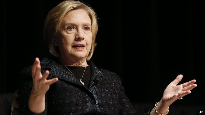 Cựu Ngoại trưởng Mỹ Hillary Clinton đang dính vụ bệ bối về e-mail. Ảnh: AP