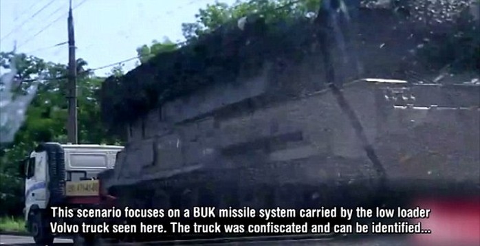 Chiếc xe tải Volvo màu trắng được cho là vận chuyển Buk vào Donetsk. Ảnh: Daily Mail