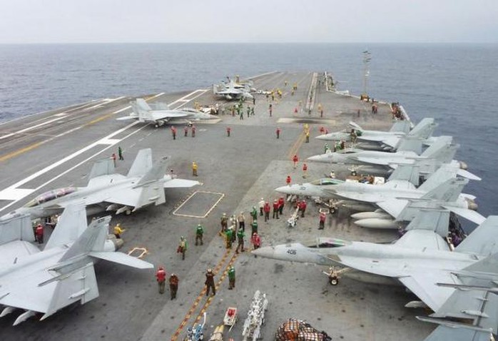 Máy bay FA-18 Hornet của Hải quân Mỹ tập trận trên biển. Ảnh: Reuters