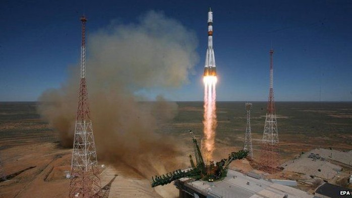Tàu Progress M-27M phóng từ sân bay vũ trụ Baikonur Cosmodrome ở Kazakhstan hôm 28-4. Ảnh: EPA