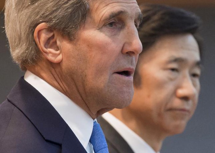 Ngoại trưởng Mỹ John Kerry họp báo với người đồng cấp Hàn Quốc Yun Byung-se ở Seoul hôm 18-5. Ảnh: Reuters