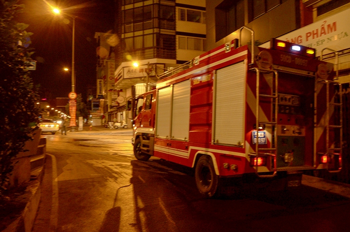 3 xe chữa cháy được điều động đến hiện trường để dập tắt đám cháy.