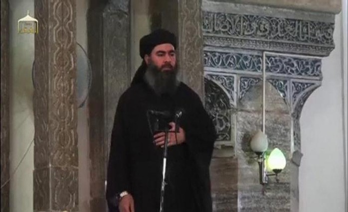 Abu Bakr al-Baghdadi diễn thuyết tại TP Mosul - Iraq trong đoạn video đăng ngày 5-7-2014. Ảnh: Reuters