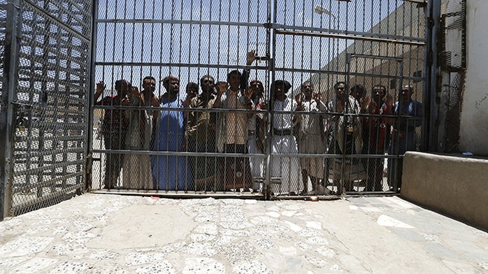Một trại tù ở Yemen. Ảnh: Reuters