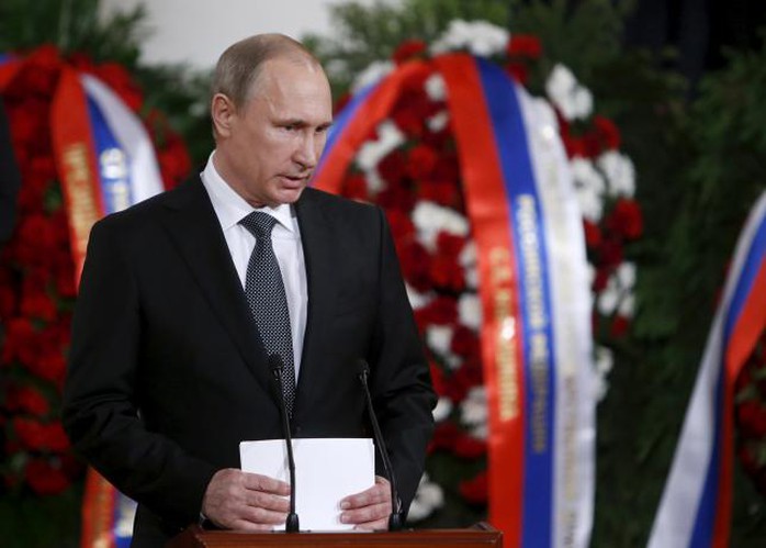 Tổng thống Nga Vladimir Putin phát biểu tại lễ tưởng niệm trước lễ tang của cựu Thủ tướng Nga Yevgeny Primakov ở Moscow hôm 29-6. Ảnh: Reuters