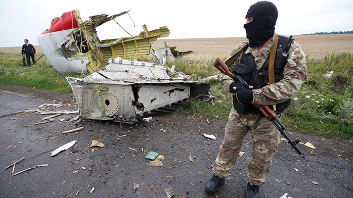 Mảnh vỡ chiếc MH17 rơi tại khu vực Donetsk, miền Đông Ukraine. Ảnh: Reuters