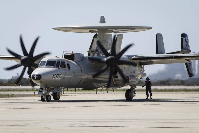 Trung Quốc đang muốn thách thức vai trò của Không quân Mỹ tại châu Á. Trong ảnh là một máy bay cảnh báo sớm E-2C Hawkeye của Mỹ. Ảnh: Reuters