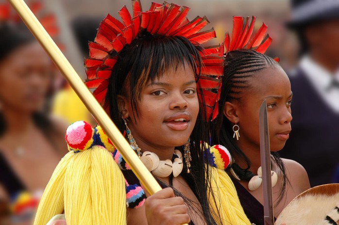 Công chúa Sikhanyiso Dlamini của Swaziland (trái) tham gia lễ hội nma8 2006. Ảnh:  WIKIMEDIA