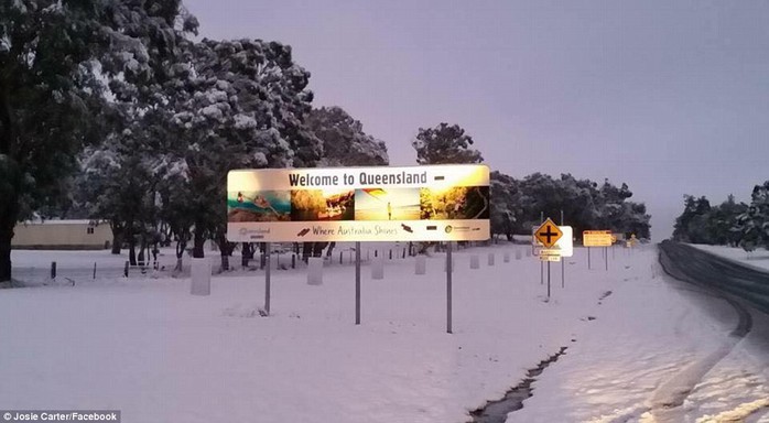 Towns in southern Queensland have seen their best snowfalls in more than a decade, with the cold snap blanketing them in white powder