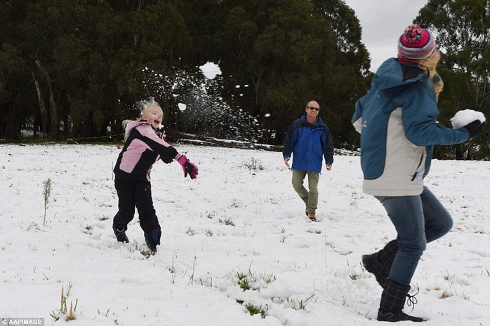 While commuters suffered, Scott and Karen Rowe, of Mittagong, decided to take advantage of the unique conditions by having a snow fight with their daughter Alicia