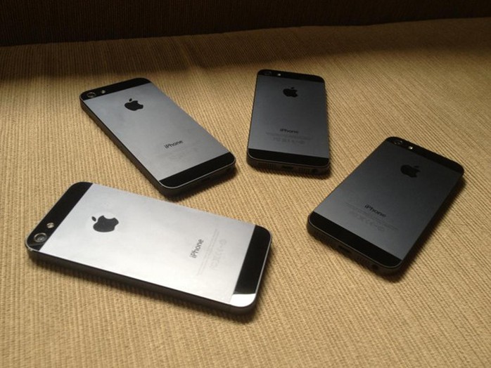 iPhone 5 khoá mạng đạng tạo cơn sốt mới trên thị trường xách tay. Ảnh: Nhattao.