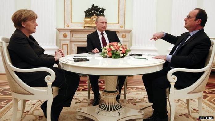 German Chancellor Angela Merkel and Russian President Vladimir Putin listen to French President Francois Hollande during a meeting on resolving the Ukraine crisis at the Kremlin in Moscow, 6 February 2015. 