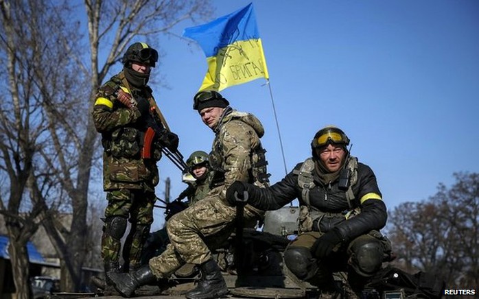 Members of the Ukrainian army ride on an armoured personnel carrier near Debaltseve - 12 February 2015