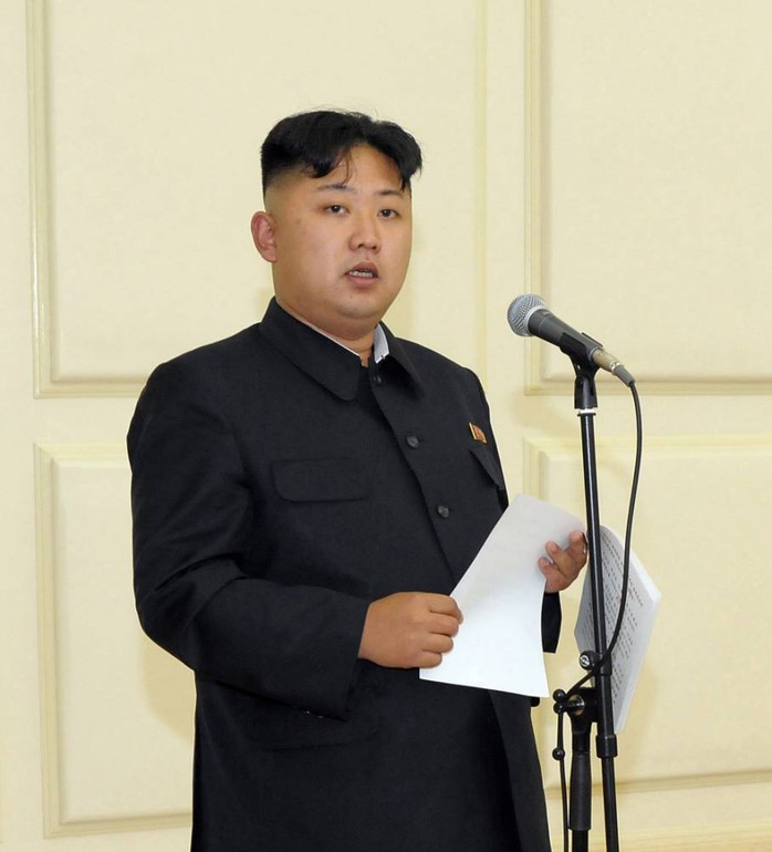 North Korean leader Kim Jong-Un speaks at a banquet to celebrate the 52nd anniversary of the start of the late leader Kim Jong-ils leadership over the Songun (military first) in this picture released by the Norths official KCNA news agency in Pyongyang August 26, 2012.   REUTERS/KCNA  (NORTH KOREA - Tags: POLITICS PROFILE ANNIVERSARY) THIS IMAGE HAS BEEN SUPPLIED BY A THIRD PARTY. IT IS DISTRIBUTED, EXACTLY AS RECEIVED BY REUTERS, AS A SERVICE TO CLIENTS. NO THIRD PARTY SALES. NOT FOR USE BY REUTERS THIRD PARTY DISTRIBUTORS - RTR374VF