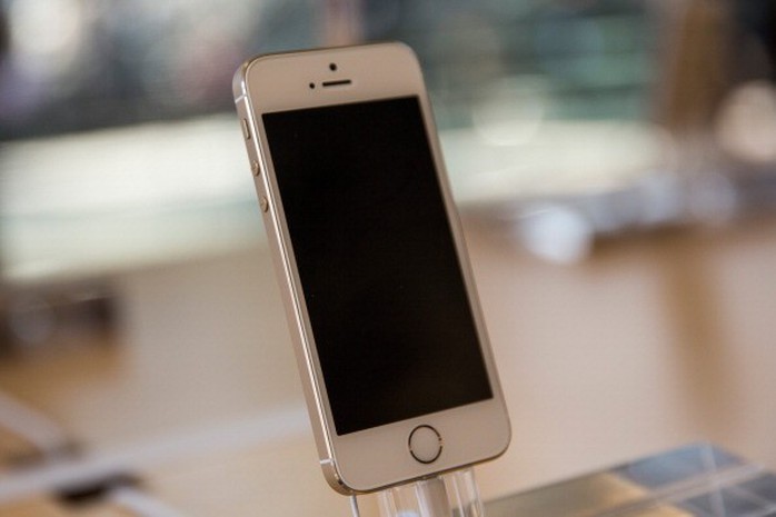 iPhone 5S mất giá thành hàng phổ thông