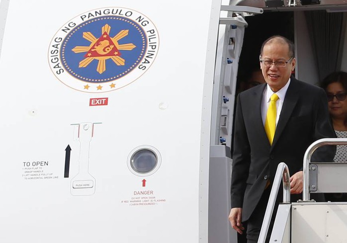 Tổng thống Philippines Benigno Aquino tới Tokyo hôm 2-6. Ảnh: AP