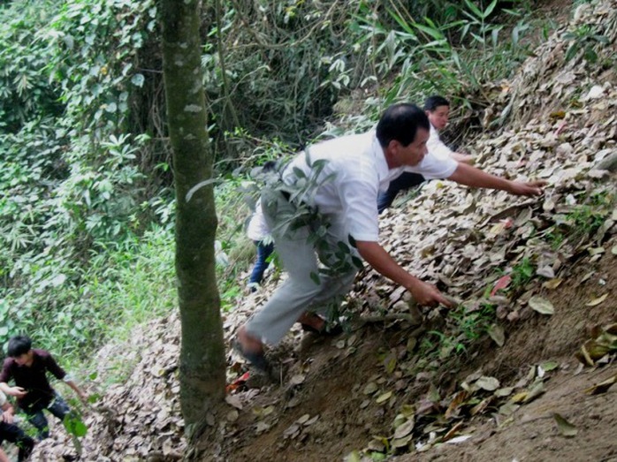 Vách núi nghiêng 30 độ, khá nguy hiểm