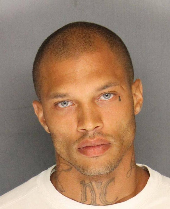 Gương mặt nam tính được khen ngợi của Jeremy Meeks