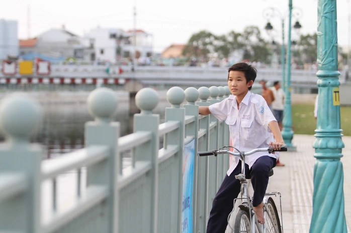 Em Bảo Khang (hs lớp 3/2 trường THCS Phú Đinh) cho biết em rất thích nơi này, cứ mỗi chiều sau khi tan học là em lại ra đây chơi cùng các bạn