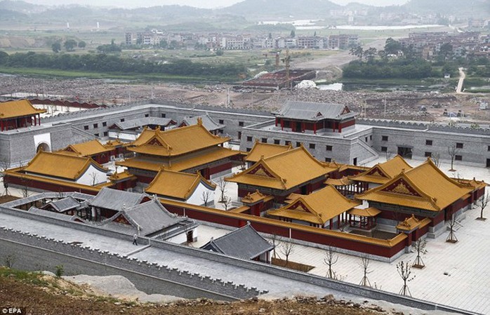 Tập đoàn Hengdian công bố dự án bản sao Di Hòa viên vào năm 2007.