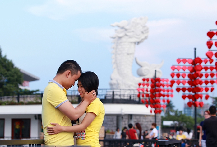 Nhiều cặp đôi sắp cưới cũng tìm đến để lưu lại kỷ niệm. Nhiều cặp đôi sắp cưới cũng tìm đến để lưu lại kỷ niệm.