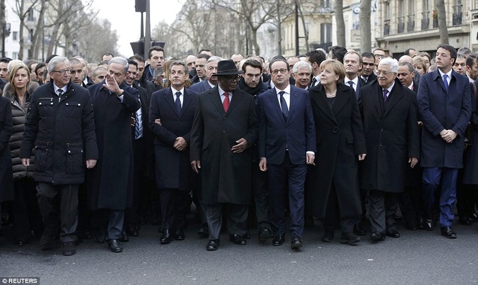 Các nhà lãnh đạo thế giới tại tuần hành ở Paris hôm 11-1. Ảnh: Reuters