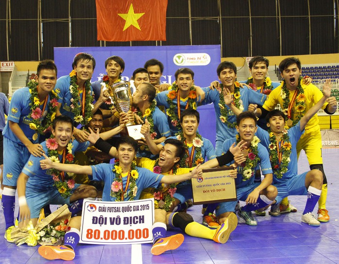 Đội Sanna Khánh Hòa sau khi giành cúp vô địch