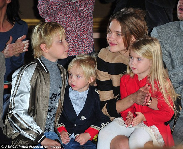 Natalia Vodianova và ba con