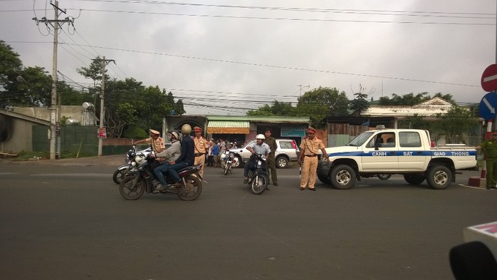 Công an chốt chặn đường ngay trước nhà ông Mỹ