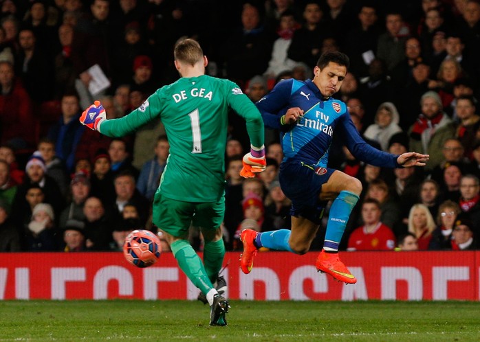 Alexis Sanchez (phải) lấy lại phong độ đỉnh cao là tin vui cho Arsenal trước giai đoạn cuối mùa bóng  Ảnh: REUTERS