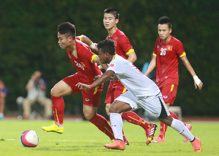 Phi Sơn (trái) chơi khá tốt ở trận thắng U23 Đông Timor khi mở tỉ số và có nhiều pha phát động tấn công biên   Ảnh: QUANG LIÊM