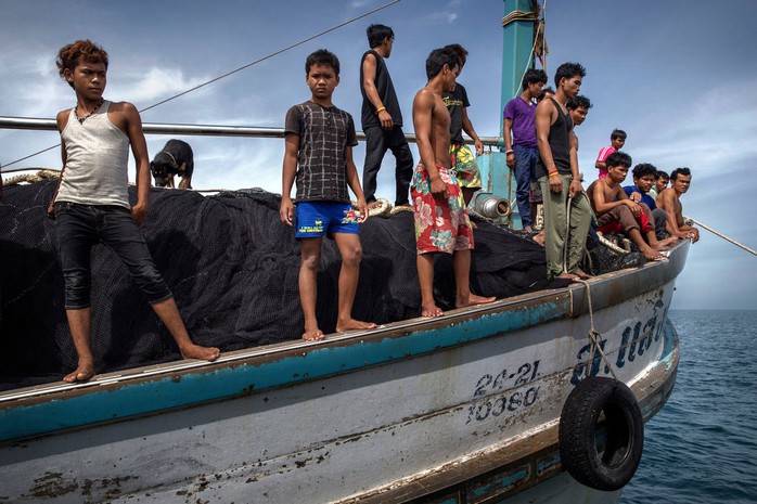 Một tàu cá Thái Lan sử dụng lao động là trẻ em Campuchia  Ảnh: THE NEW YORK TIMES