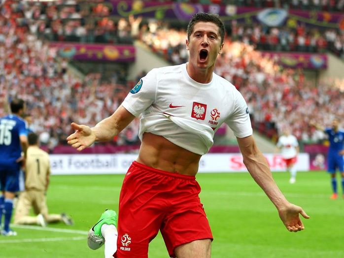 Lewandowski với hat-trick nhanh nhất sự nghiệp 
vào rạng sáng 14-6Ảnh: REUTERS