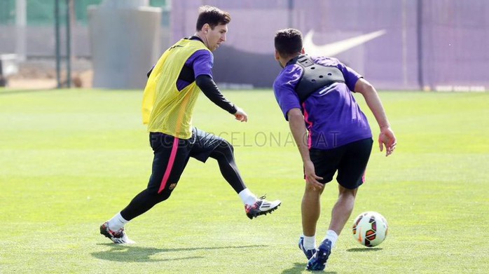 Messi (trái) trong buổi tập chiều 3-4  
 Ảnh: FC BARCELONA