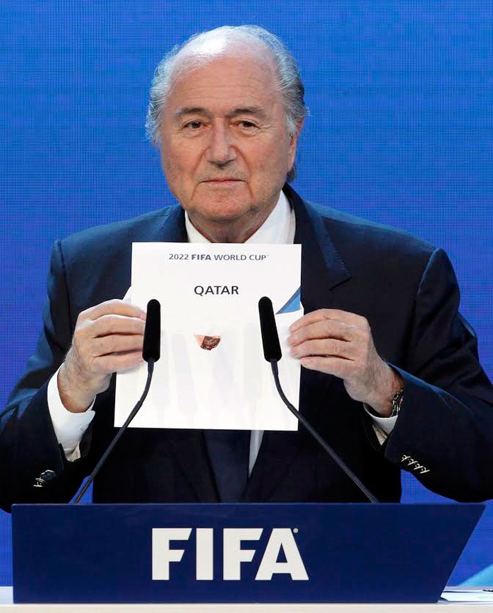 Chủ tịch FIFA S.Blatter trong lần công bố Nga giành quyền tổ chức World Cup 2018 vào đầu tháng 12-2010   Ảnh: REUTERS
