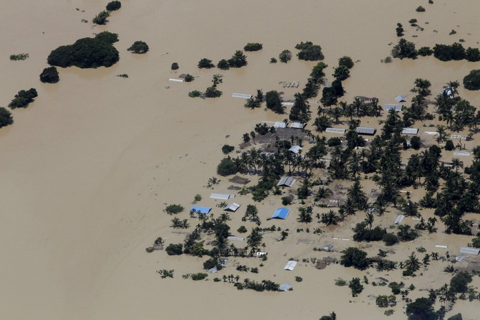 Thị trấn Kalay ở Myanmar chìm trong biển nước hôm 2-8 Ảnh: REUTERS