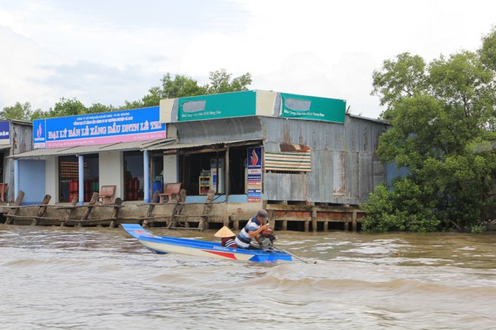 Mua bán xăng dầu