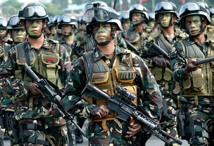 Quân đội Philippines kiểm tra thông tin về âm mưu đảo chính Ảnh: PHIL STAR