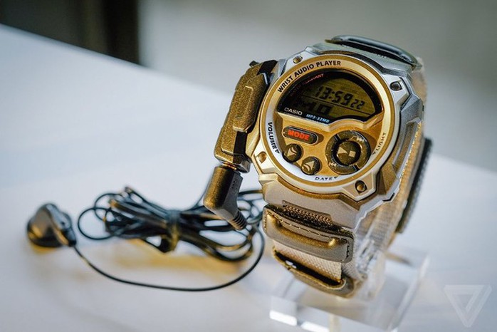 Model WMP-1 ra đời năm 2000 - đây cũng là chiếc đồng hồ đầu tiên trên thế giới tích hợp tính năng chơi nhạc MP3